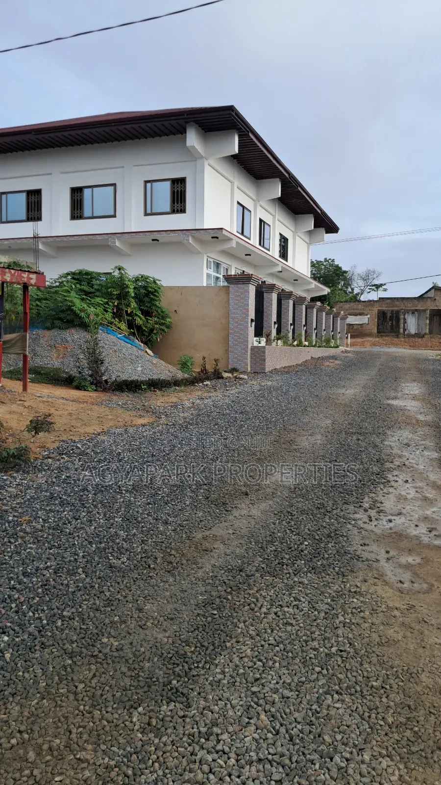 3bdrm Apartment in Amasaman Doblogono for sale