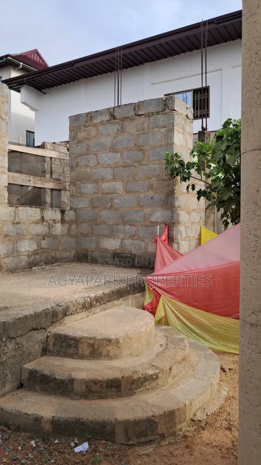 3bdrm Apartment in Amasaman Doblogono for sale