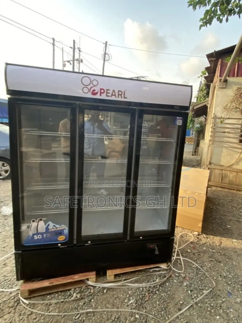 Lovely Design Pearl Electric Display PVC-150 3 Glass Doors Fridge