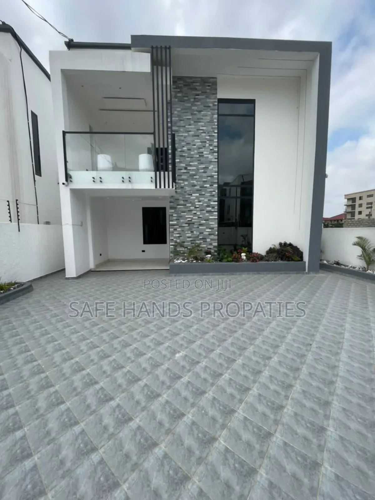 4bdrm Duplex in Accra Metropolitan for sale