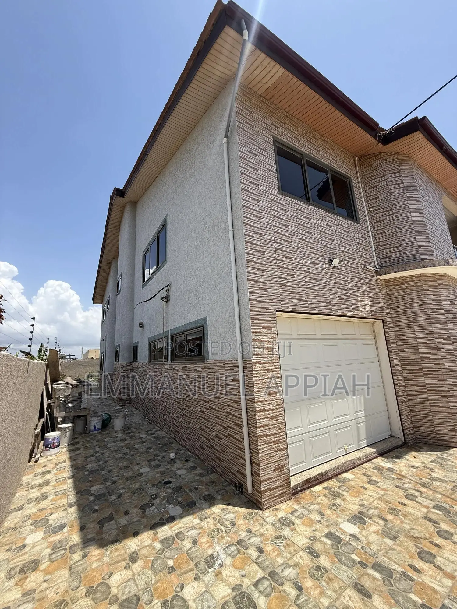 5bdrm House in Old Barrier Scc, Accra Metropolitan for sale