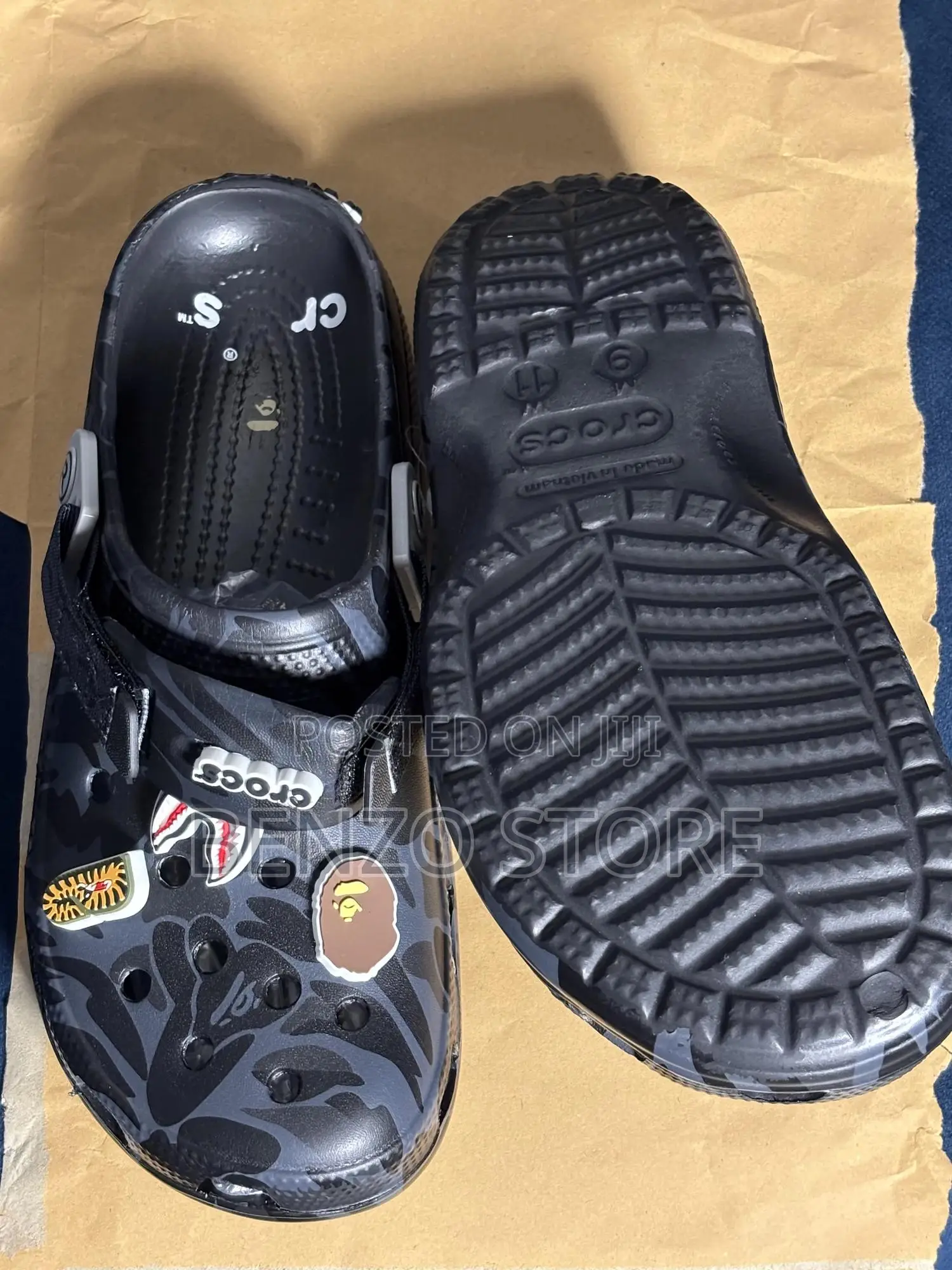 Fashion Pattern Crocs Clogs Lightweight Unisex Size 40-45 Black Color