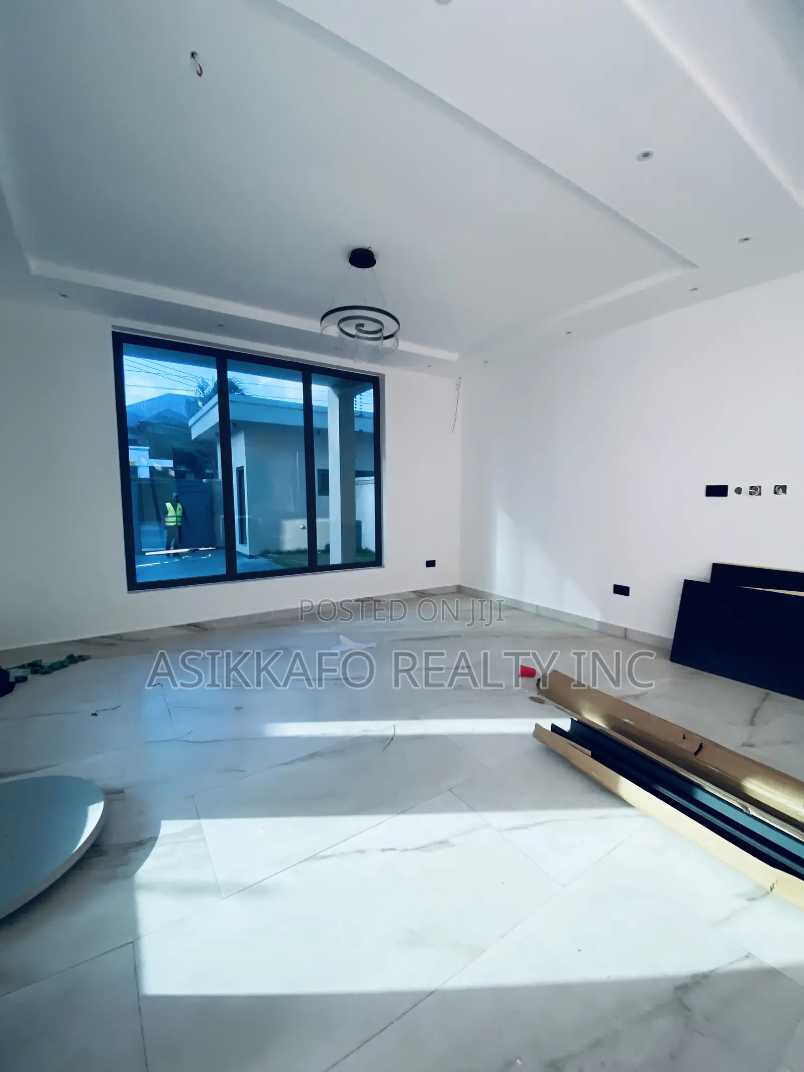 4bdrm Penthouse in East Airport, Tseaddo for rent