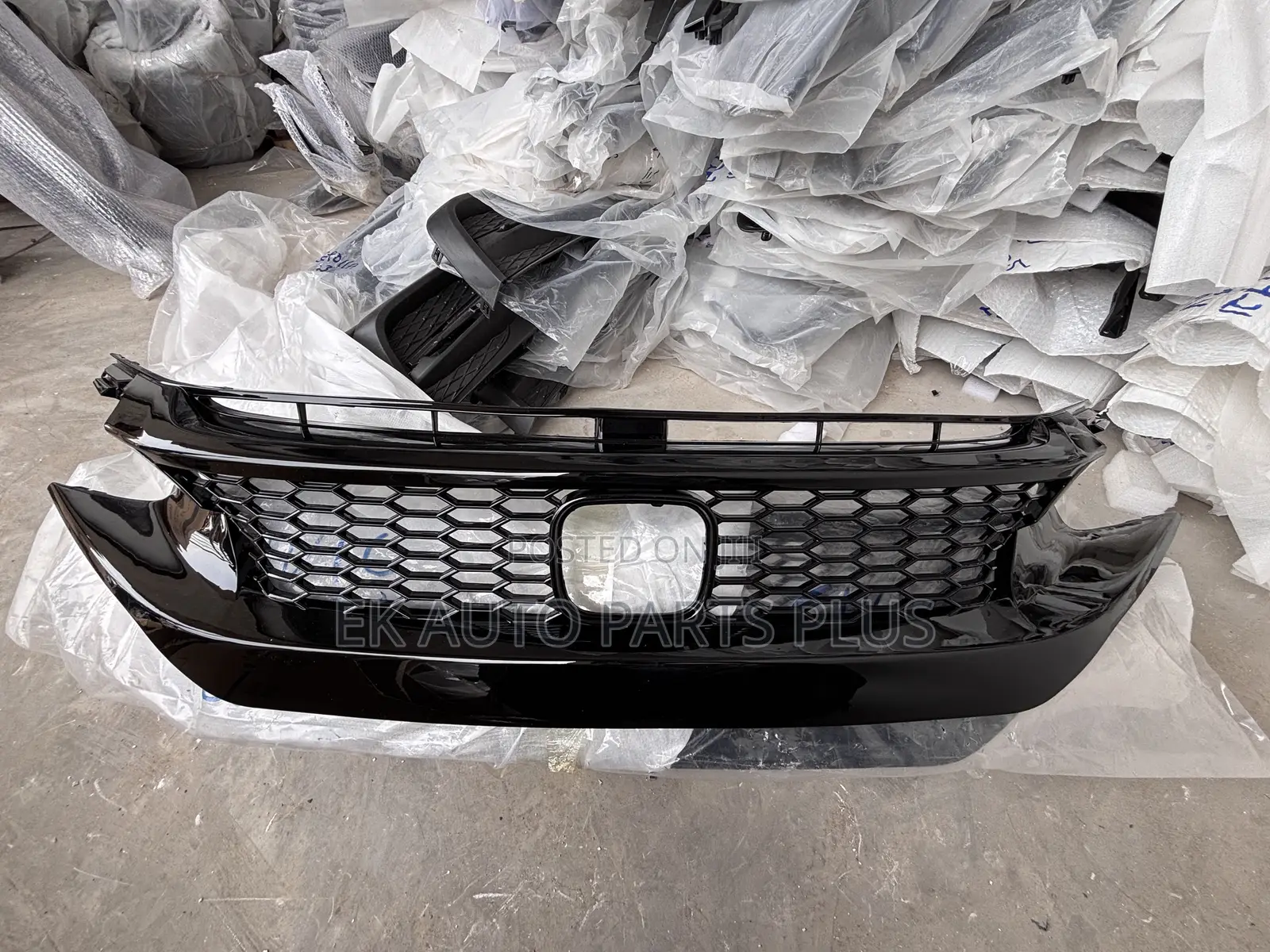 Honda Civic Top Grille/Shells Bee 2016 2017 2018 2019 2020 2021