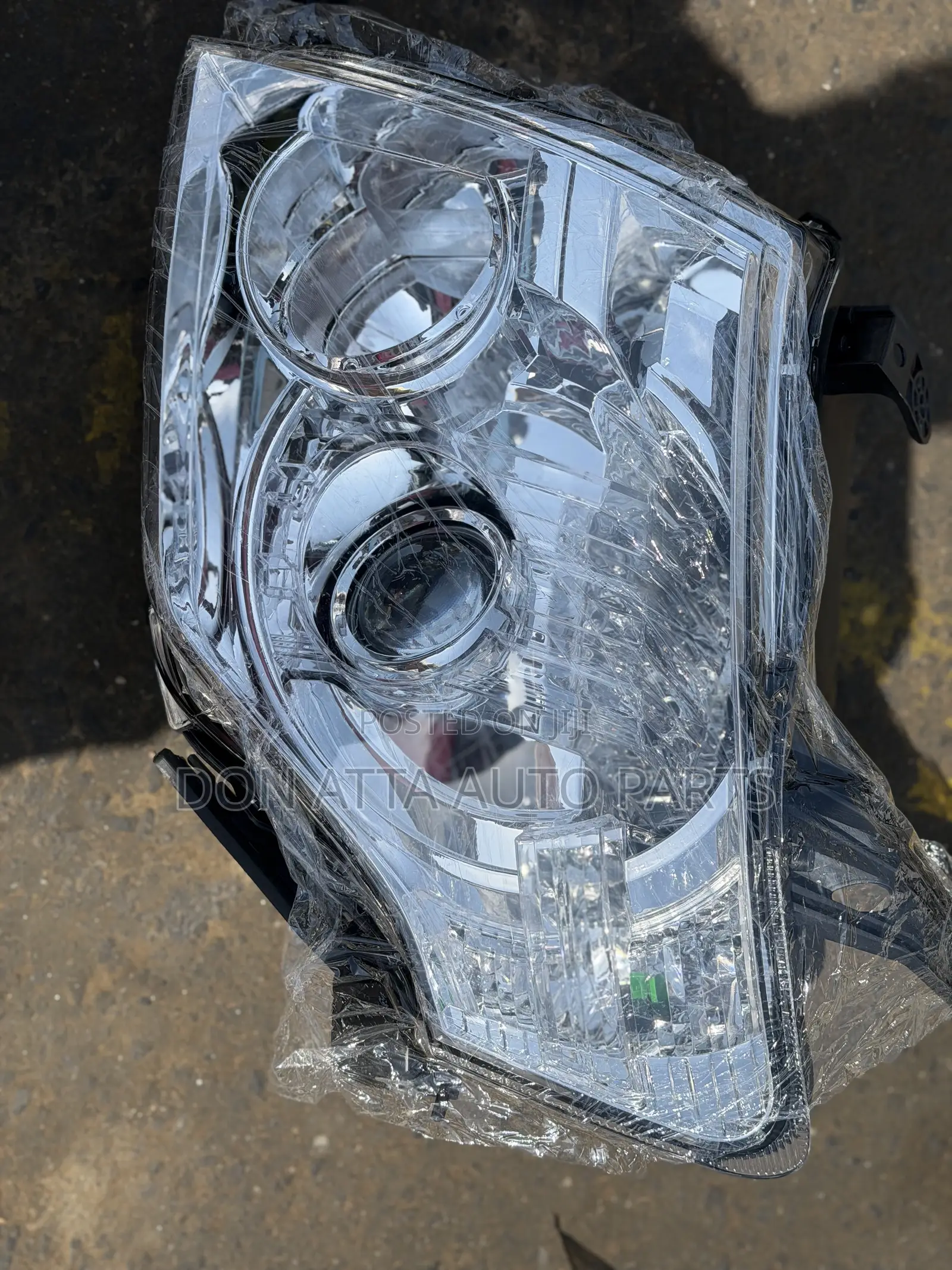 Mitsubishi Pajero 2016 Head Light Charger Type