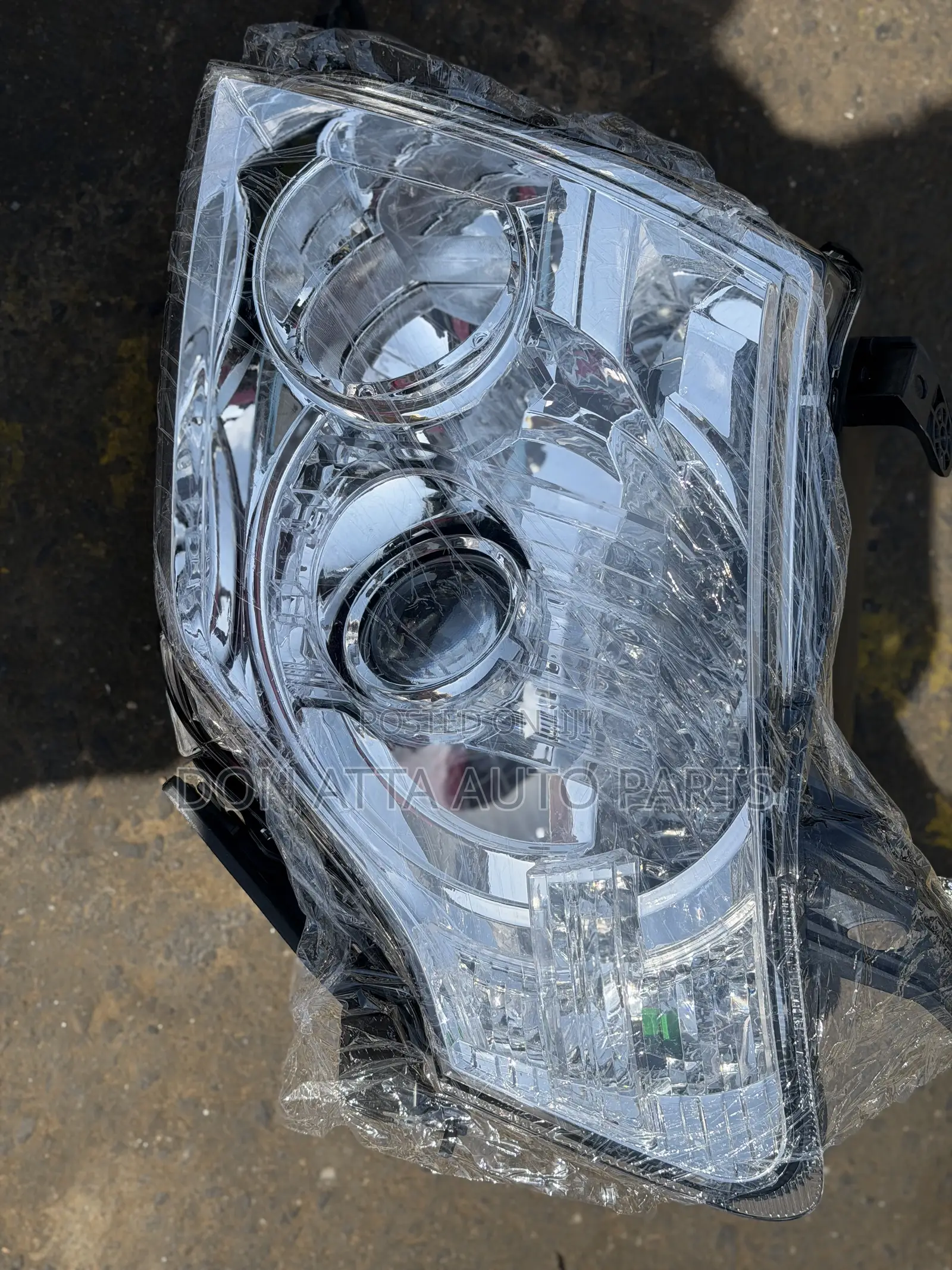 Mitsubishi Pajero 2016 Head Light Charger Type