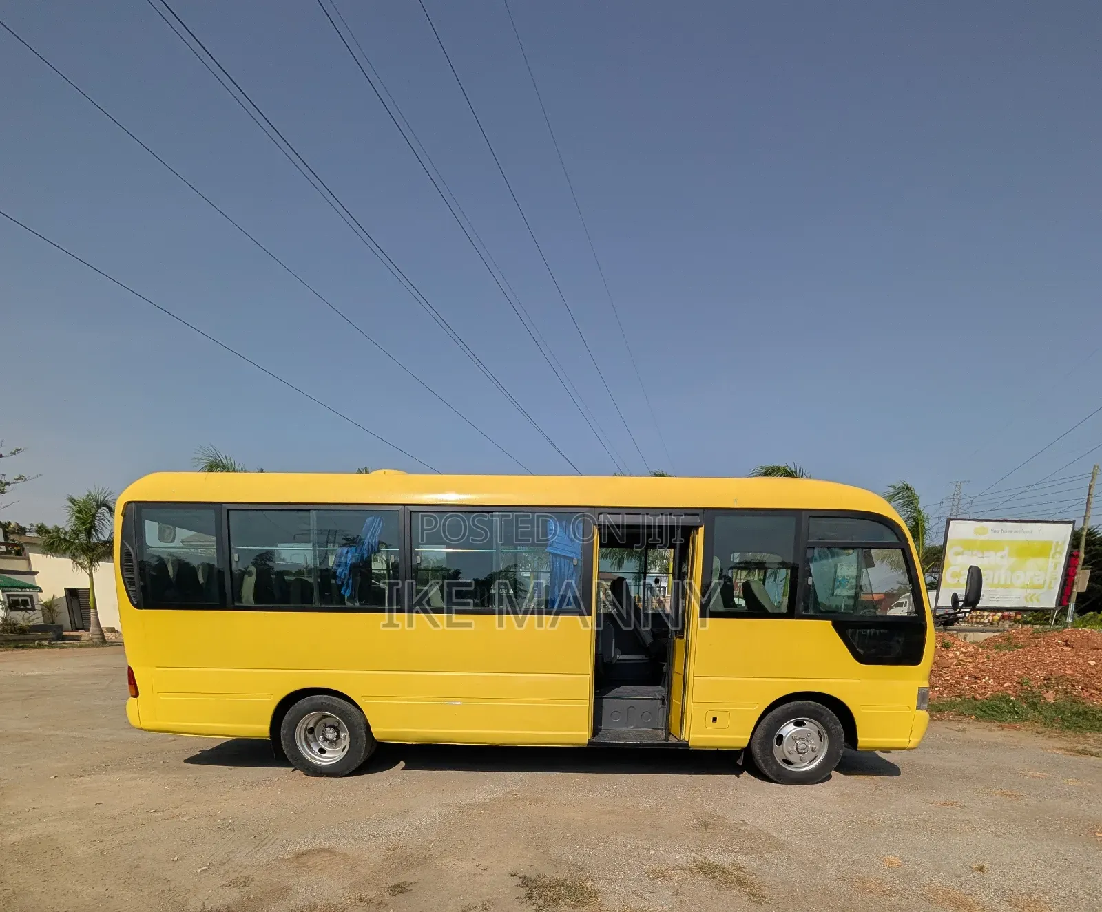 Hyundai County 2012 Yellow