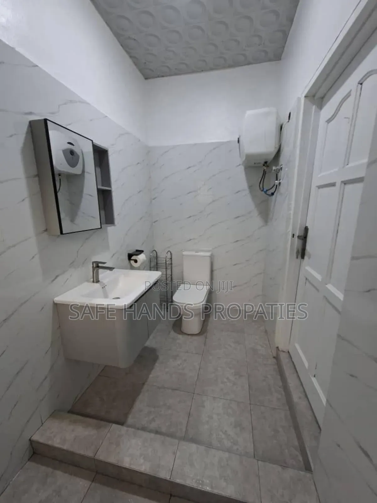3bdrm House in Adenta Amenhia, Accra Metropolitan for sale