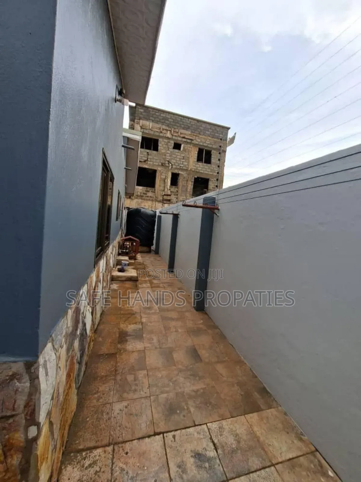 3bdrm House in Adenta Amenhia, Accra Metropolitan for sale