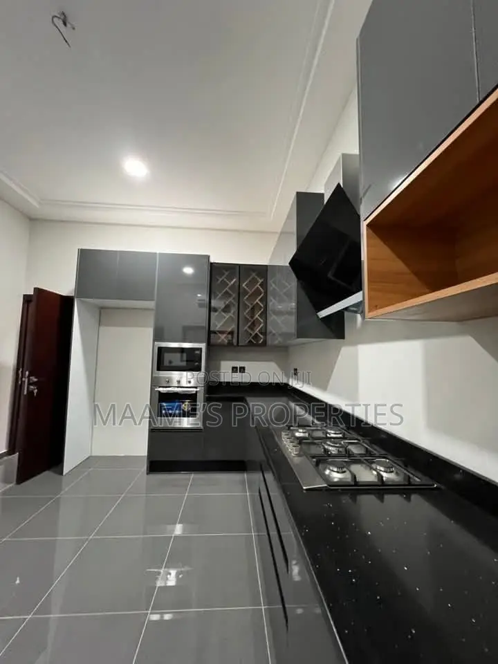 4bdrm Duplex in Lake Side Estate for sale