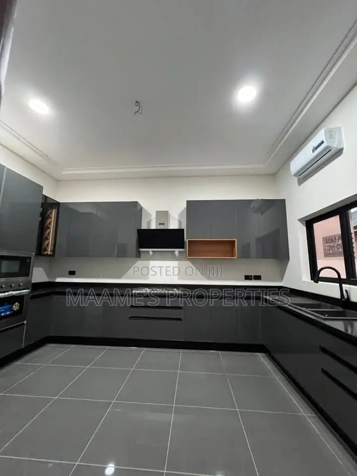 4bdrm Duplex in Lake Side Estate for sale