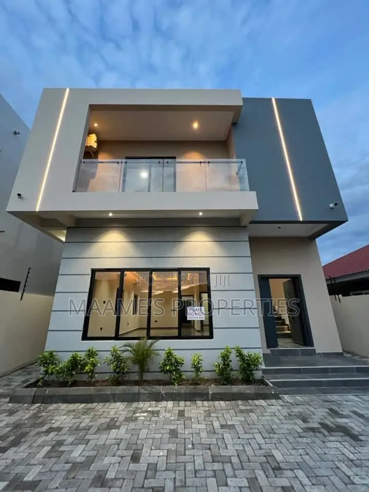 4bdrm Duplex in Lake Side Estate for sale