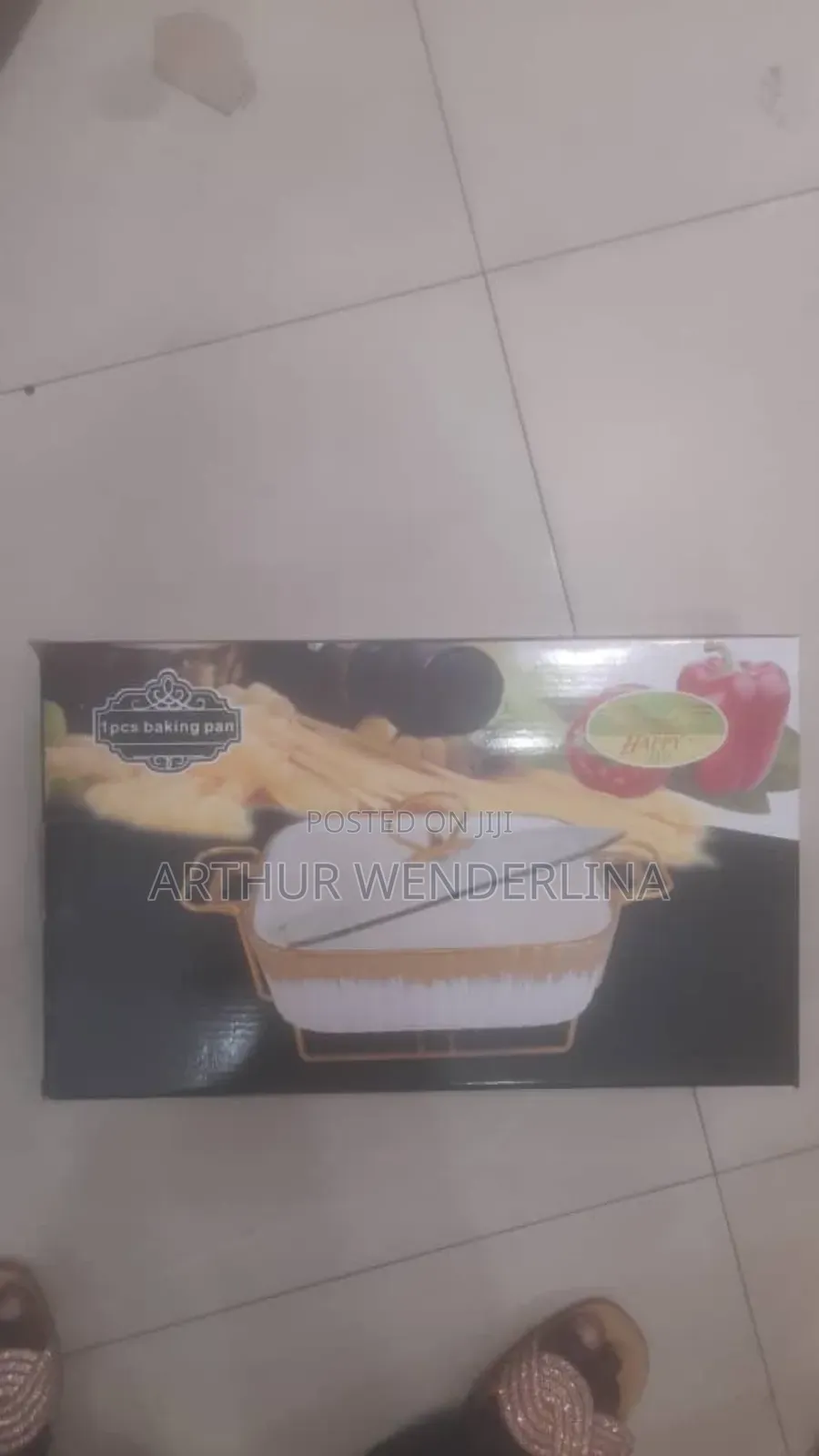 Serving Ceramic Bowl Come With A Gold Stand