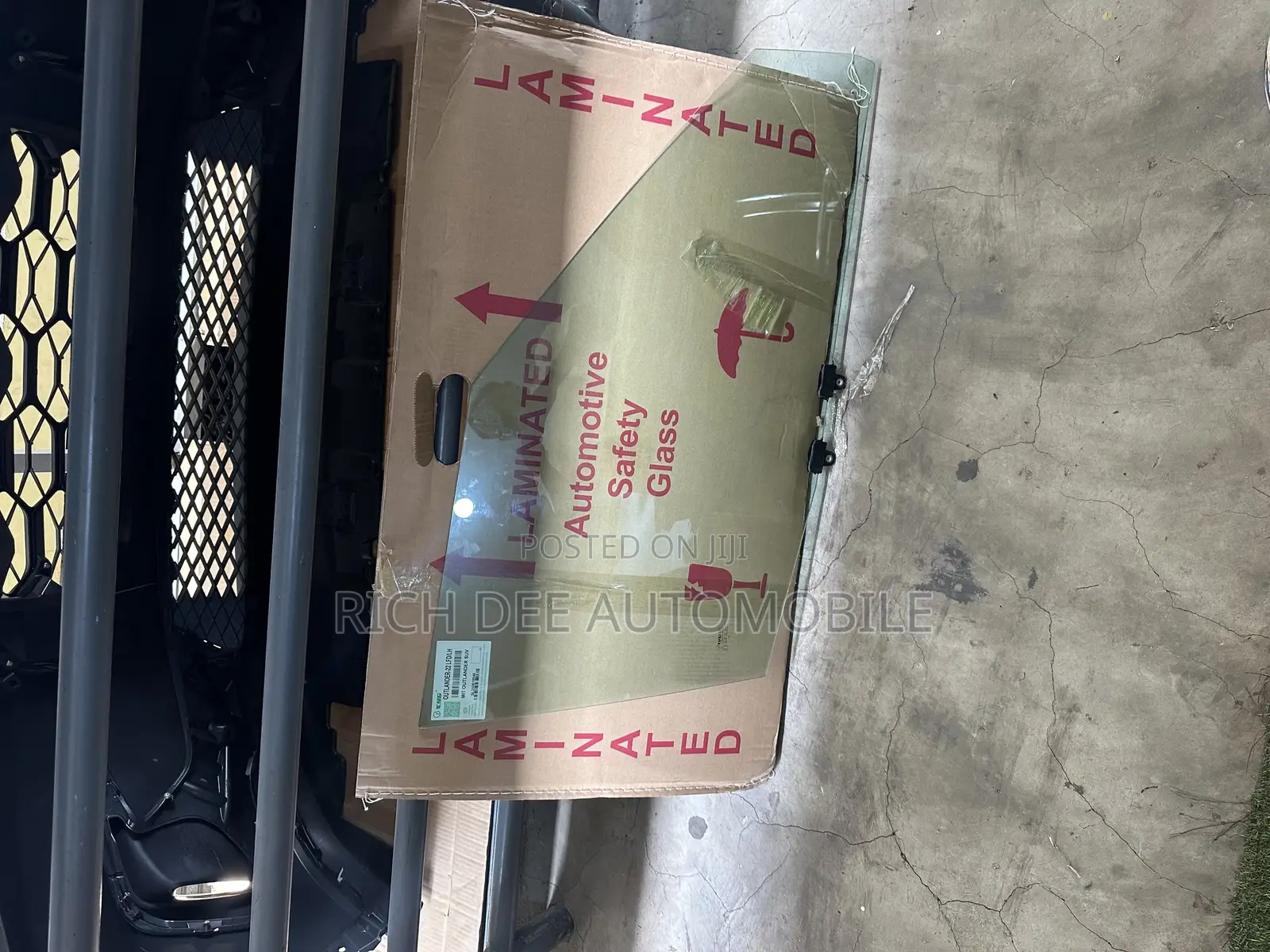 Outlander 2023 Door Glass Front Pair