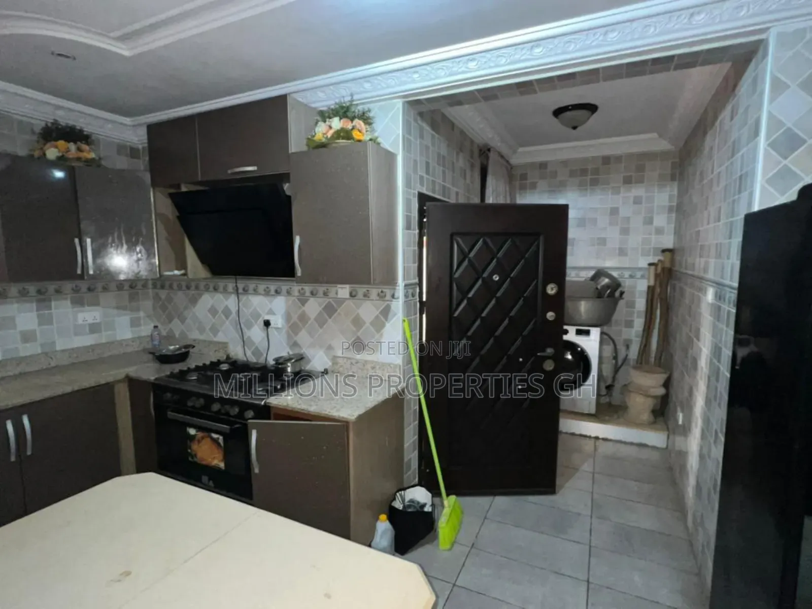 5bdrm House in Millions Properties, Weija Junction for sale
