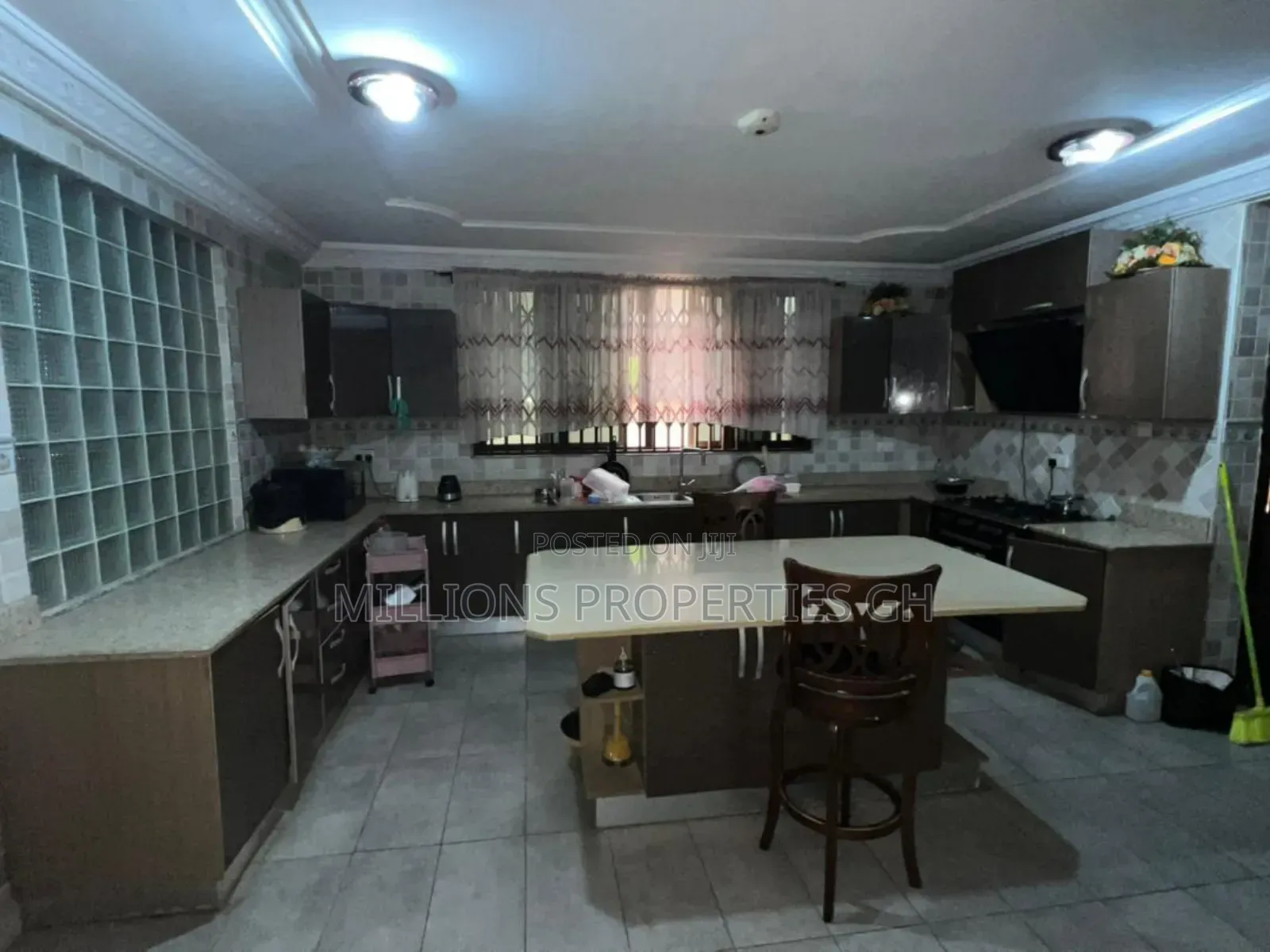 5bdrm House in Millions Properties, Weija Junction for sale