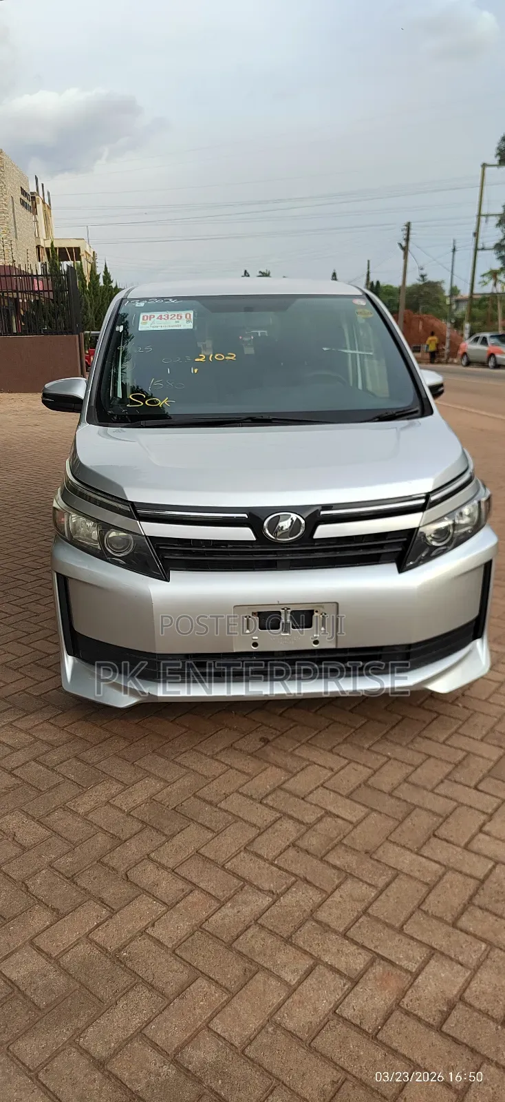 Toyota Voxy 2016 Silver