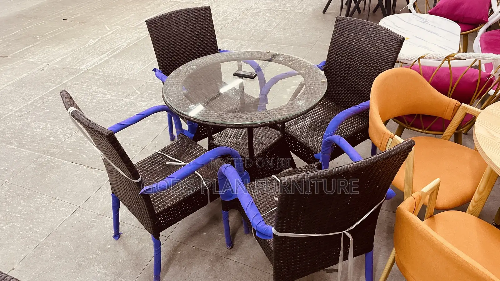 Outdoor Dining Table (+4)