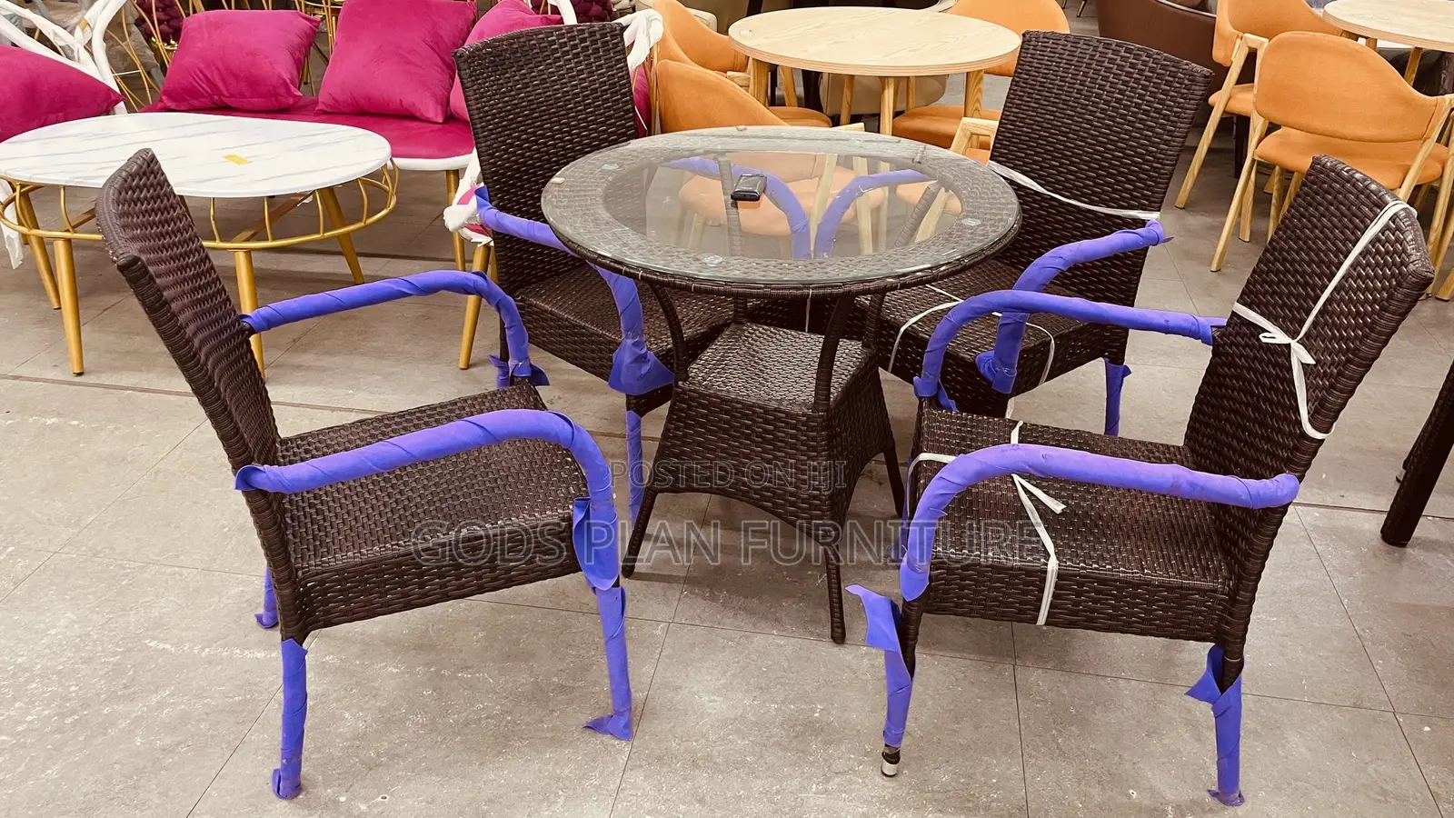 Outdoor Dining Table (+4)
