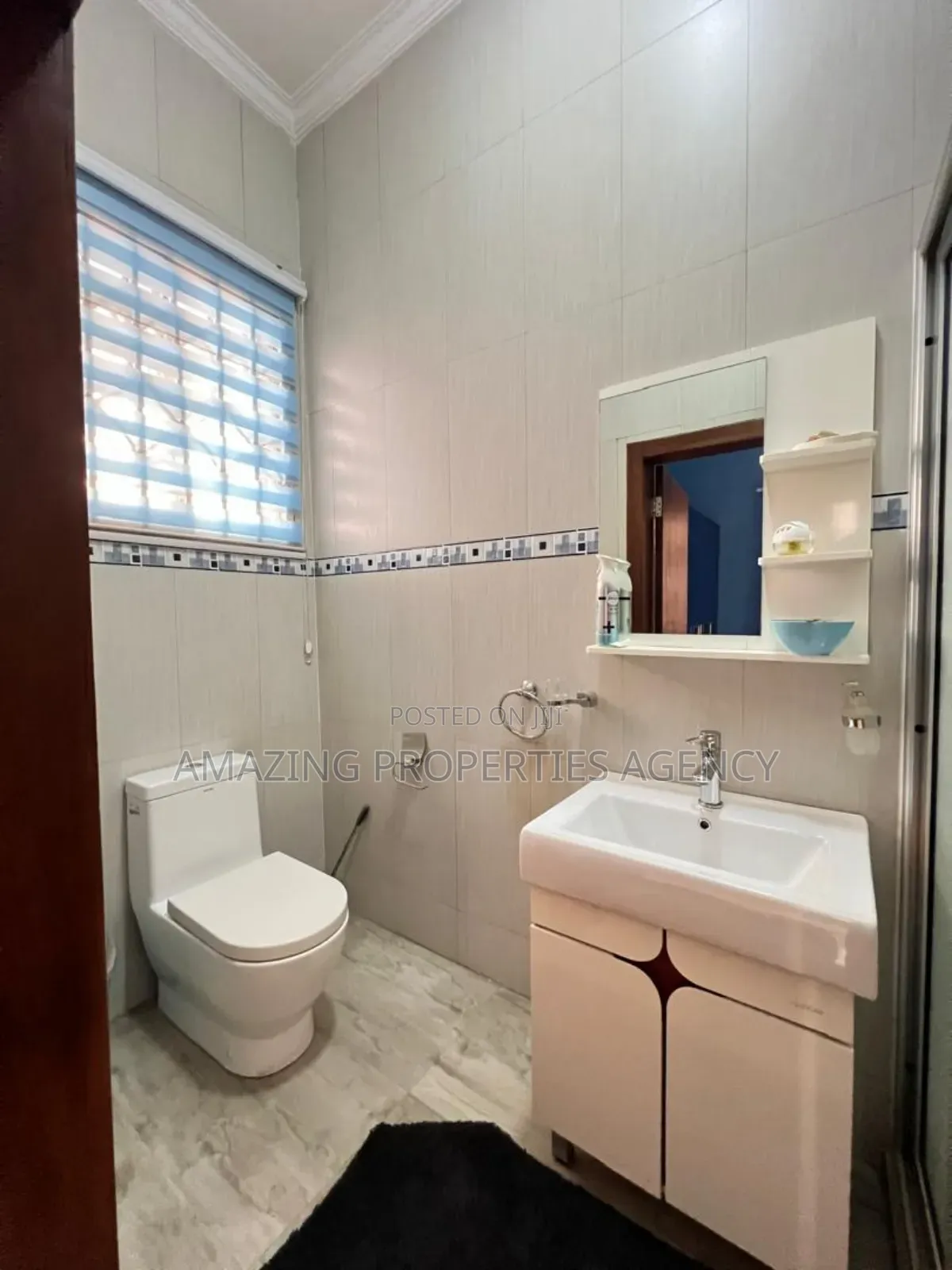 5bdrm House in Tema Community 25 for sale