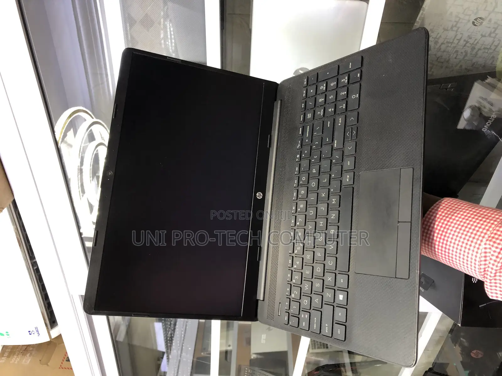 Laptop HP 15-da2933nia 8GB Intel Core i3 HDD 1T