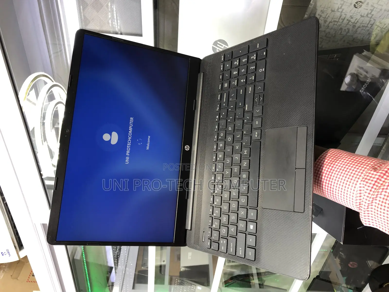 Laptop HP 15-da2933nia 8GB Intel Core i3 HDD 1T