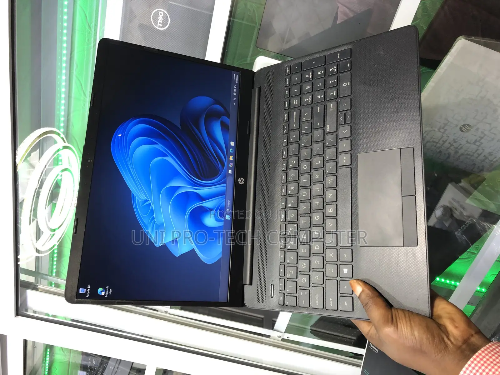 Laptop HP 15-da2933nia 8GB Intel Core i3 HDD 1T