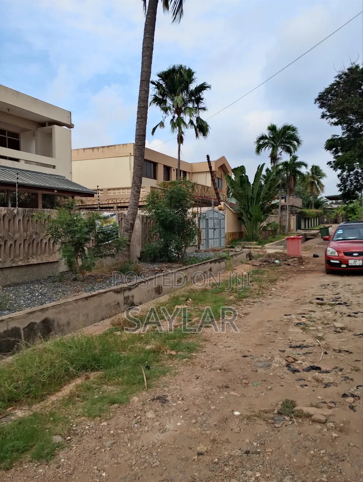 5bdrm Mansion in Enjoyy Estates, Tema Metropolitan for sale