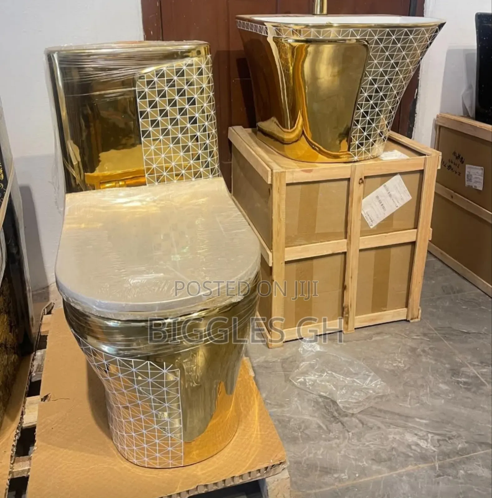 Gold Wc With Basin Complete Set