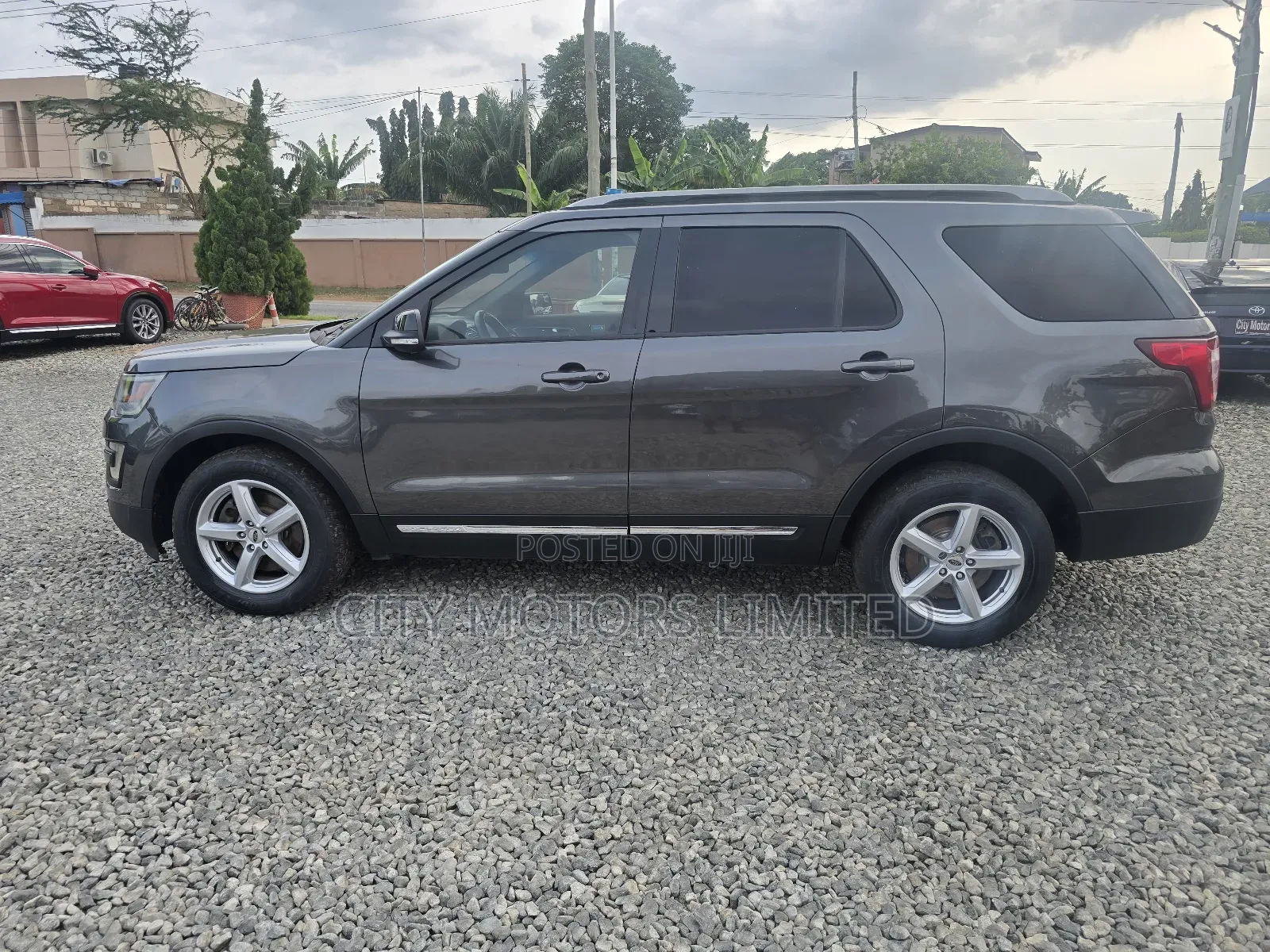 Ford Explorer Platinum 4dr 4x4 (3.5L 6cyl 6A) 2017 Gray