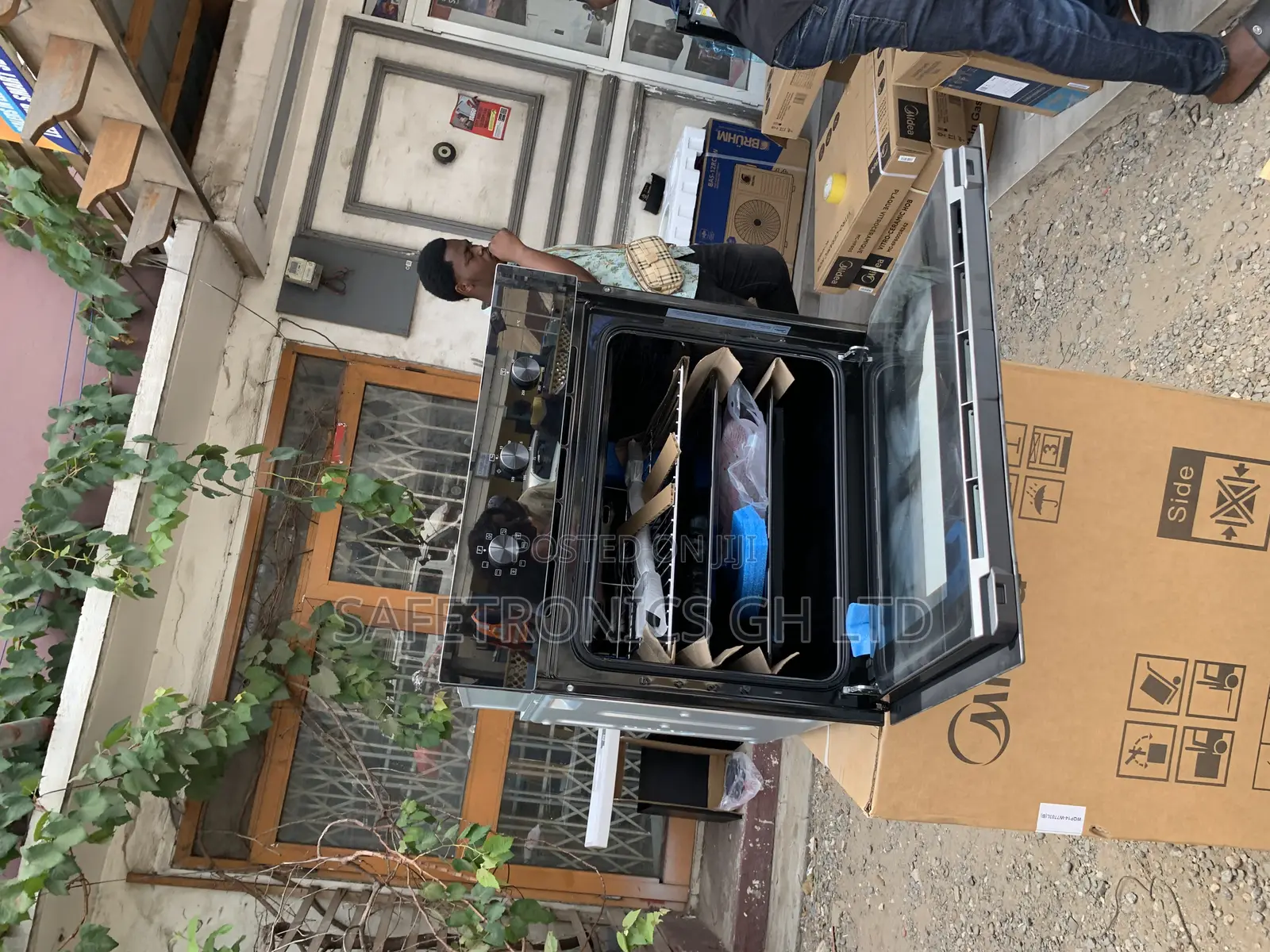 Try Massive Black Inbuilt 65 Liters Midea 65m80m1 Oven