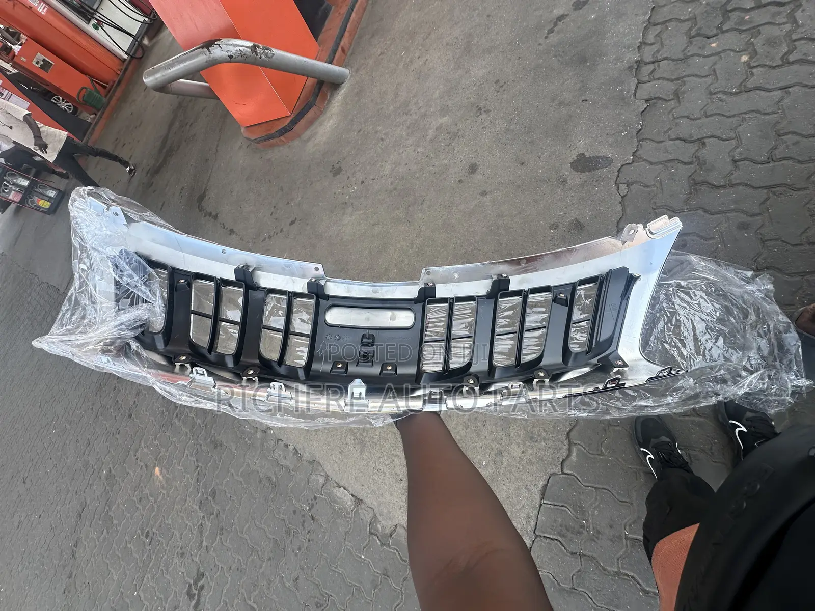 L200 2016 Front Shells Grille