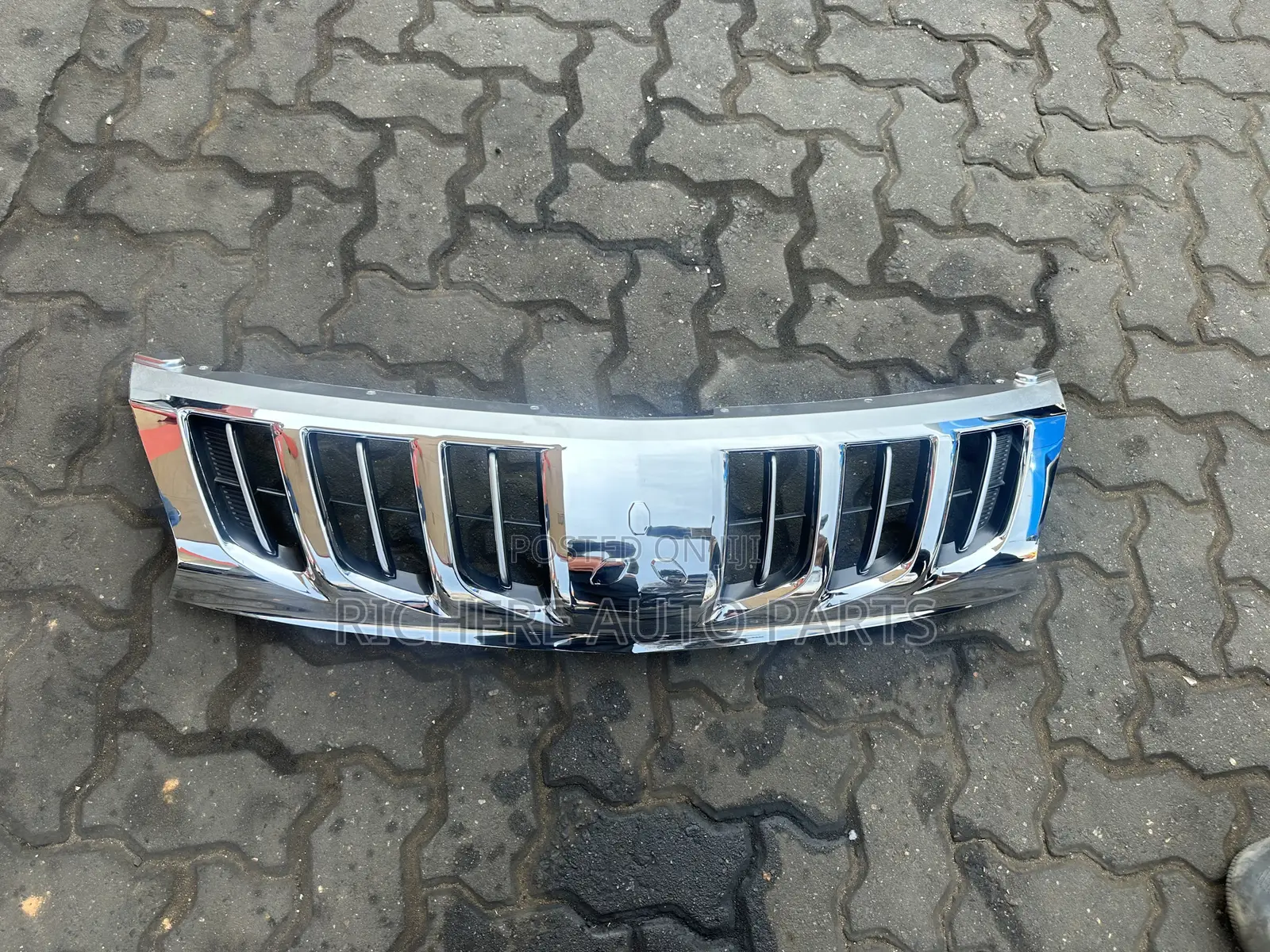 L200 2016 Front Shells Grille