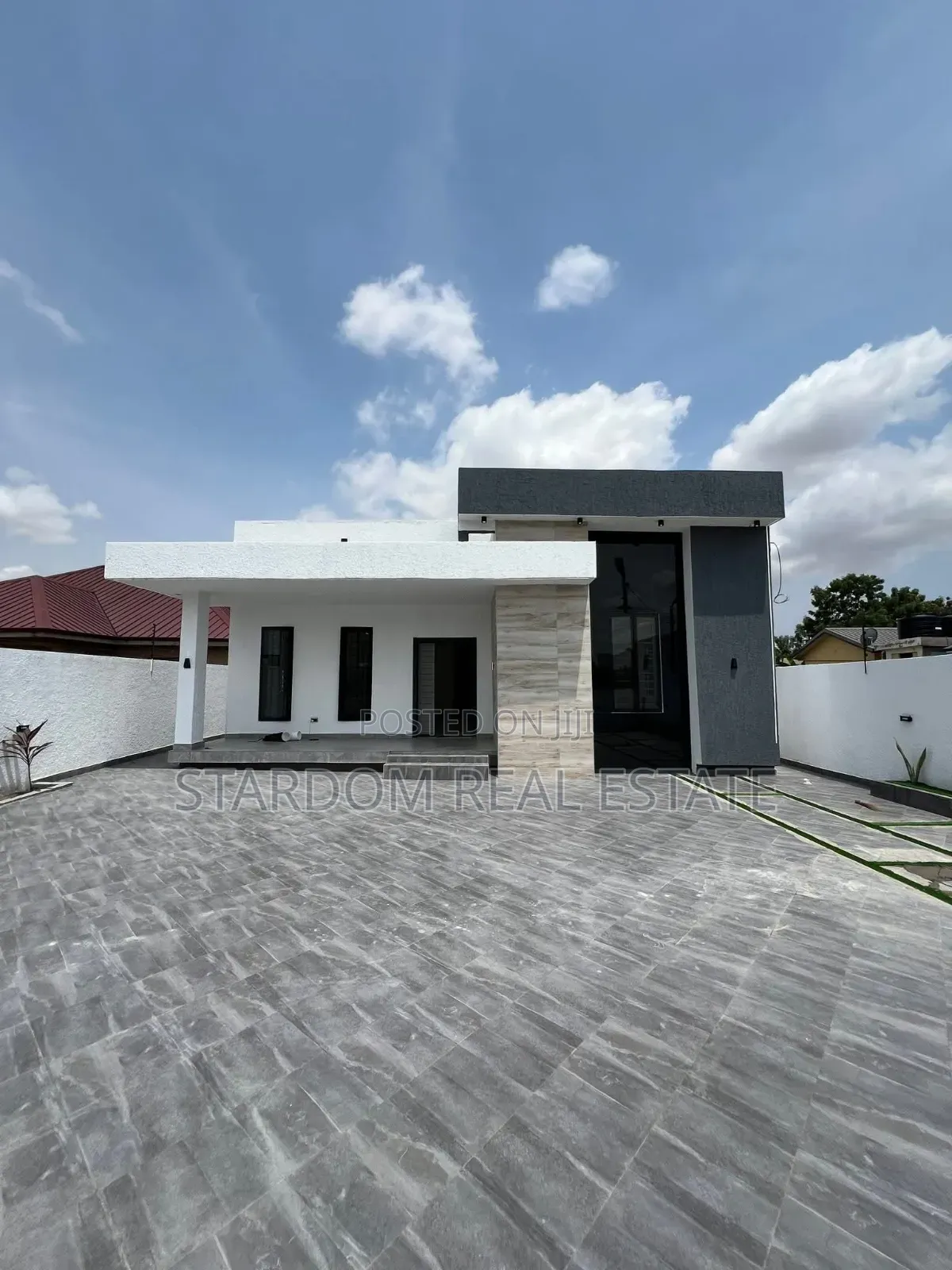 3bdrm Bungalow in Lakeside Estate for sale