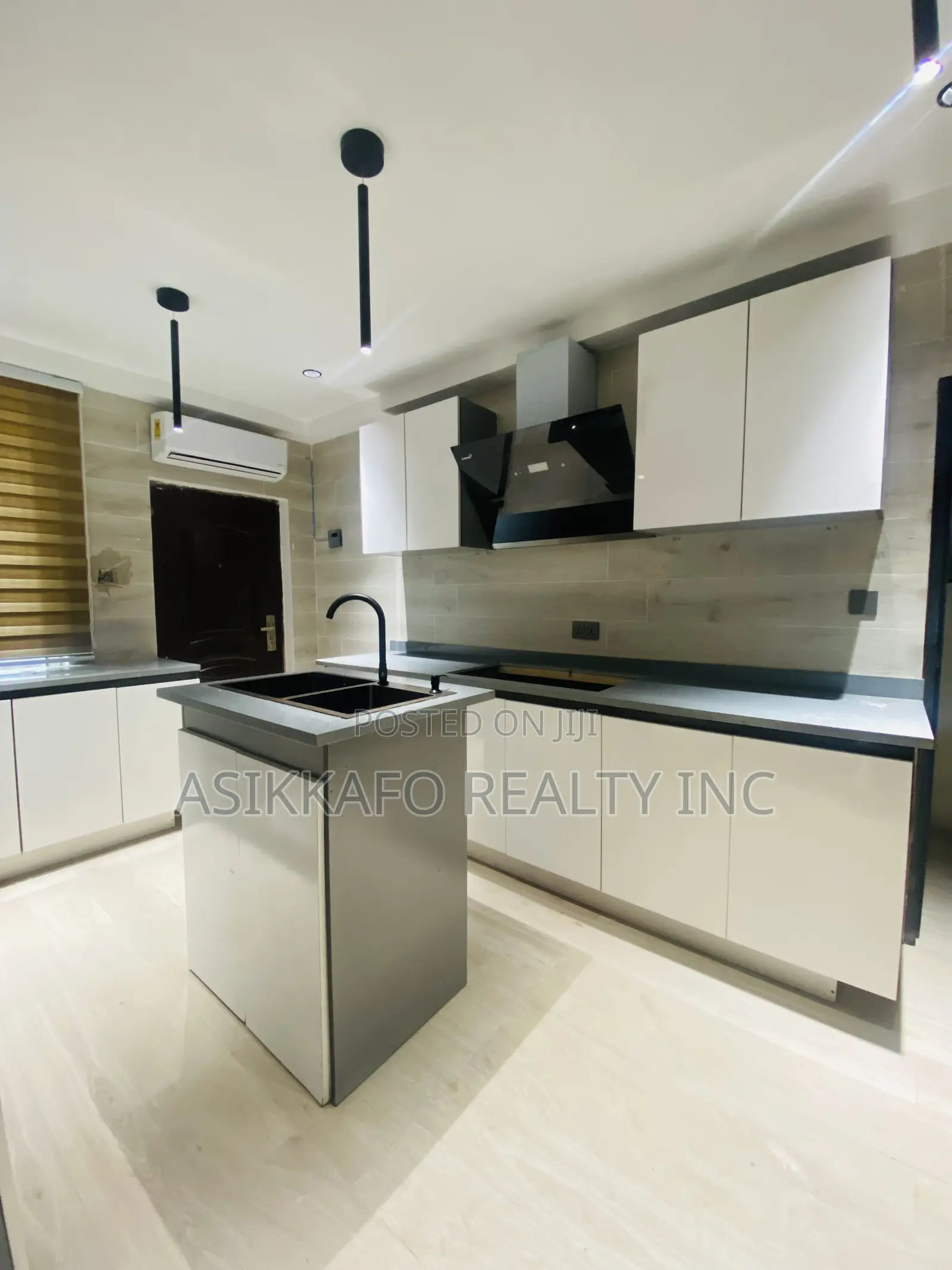 4bdrm Duplex in Kotobaabi, Spintex for rent