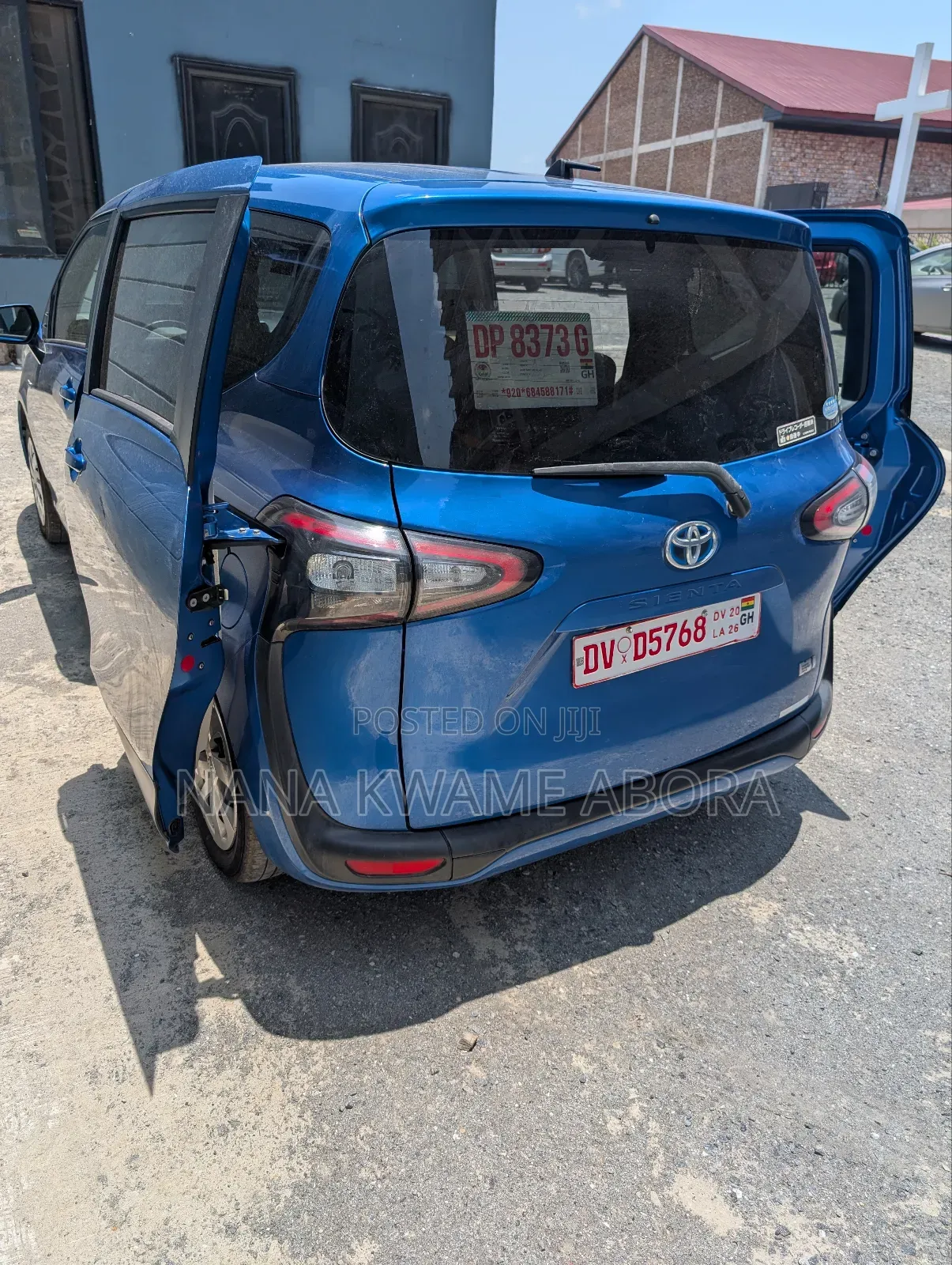 Toyota Sienta 1.5 Hybrid FWD (6-seater) 2017 Blue