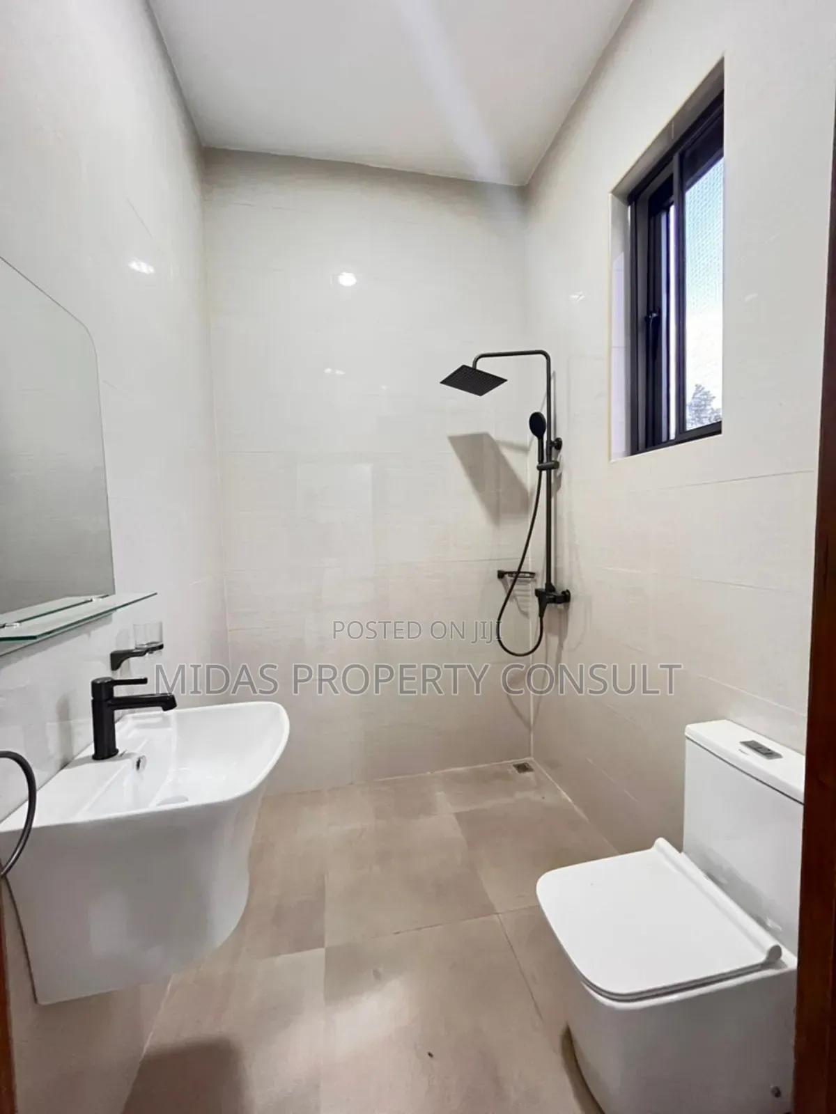 3bdrm House in Comm 24, Accra Metropolitan for sale
