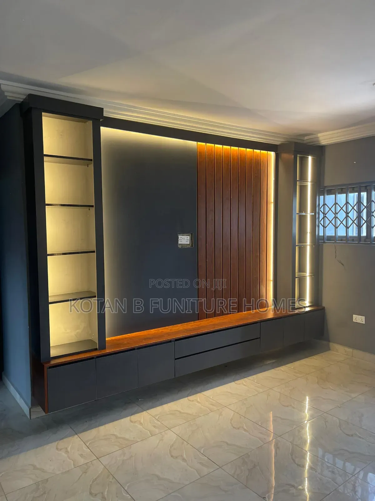 Aura Tv Unit