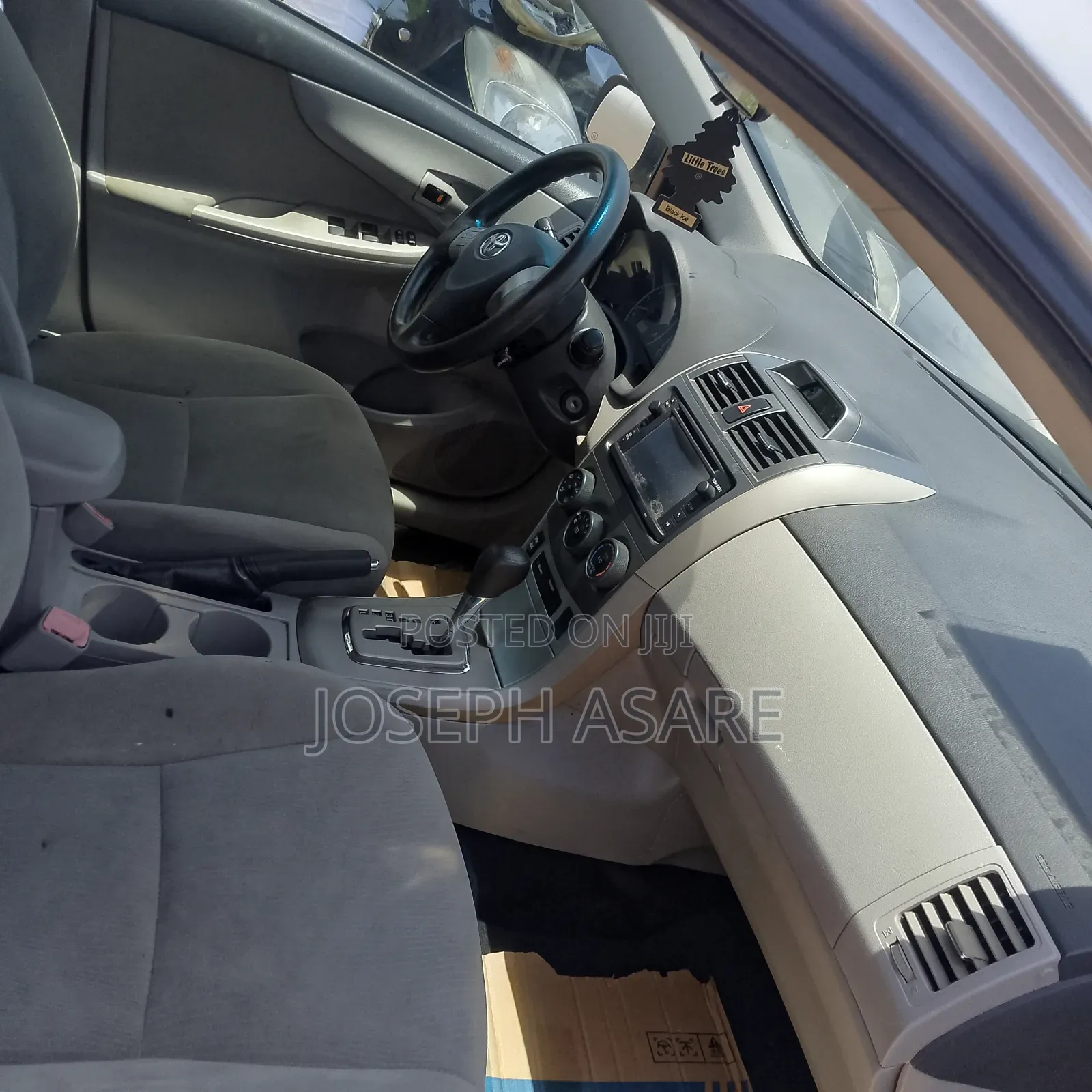 Toyota Corolla LE 4dr Sedan (1.8L 4cyl 4A) 2012 Silver