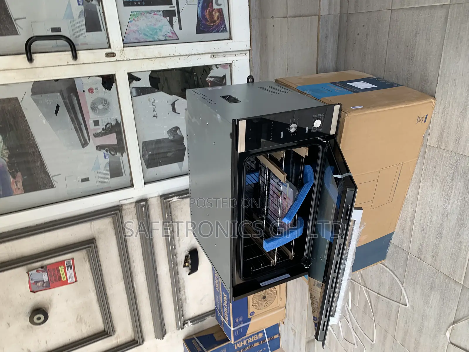 Sealed in Box Midea 90cm Built in Oven Sku: 93m90d0