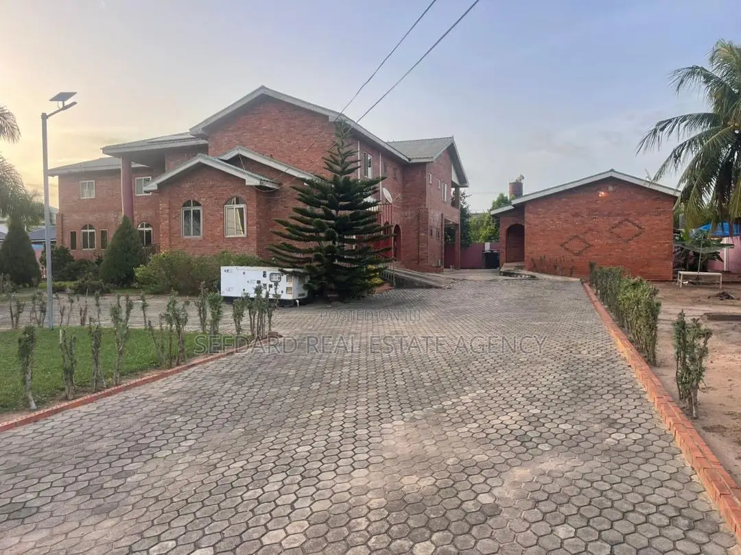 7bdrm Mansion in Sefdard Properties, Pokuase for sale