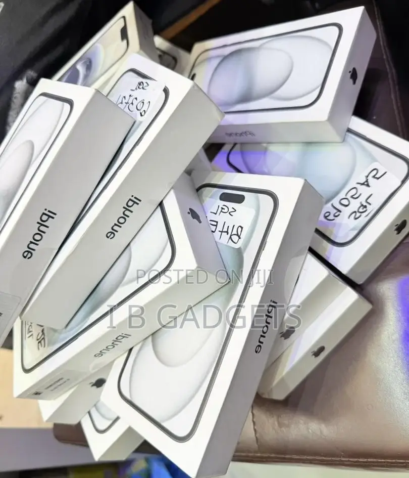New Apple iPhone 15 128 GB Silver