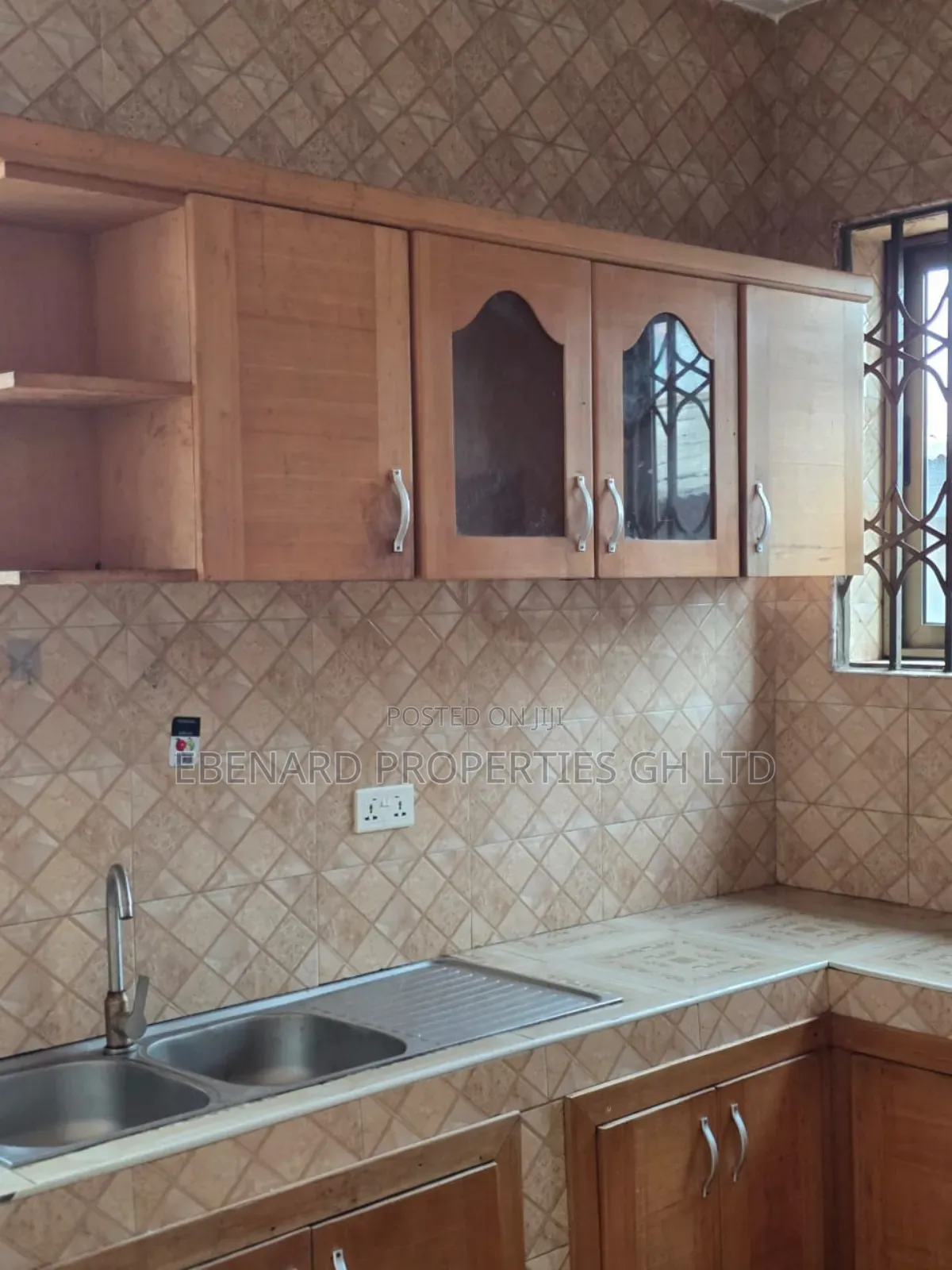 3bdrm Apartment in Ebenard Properties, Lashibi for rent