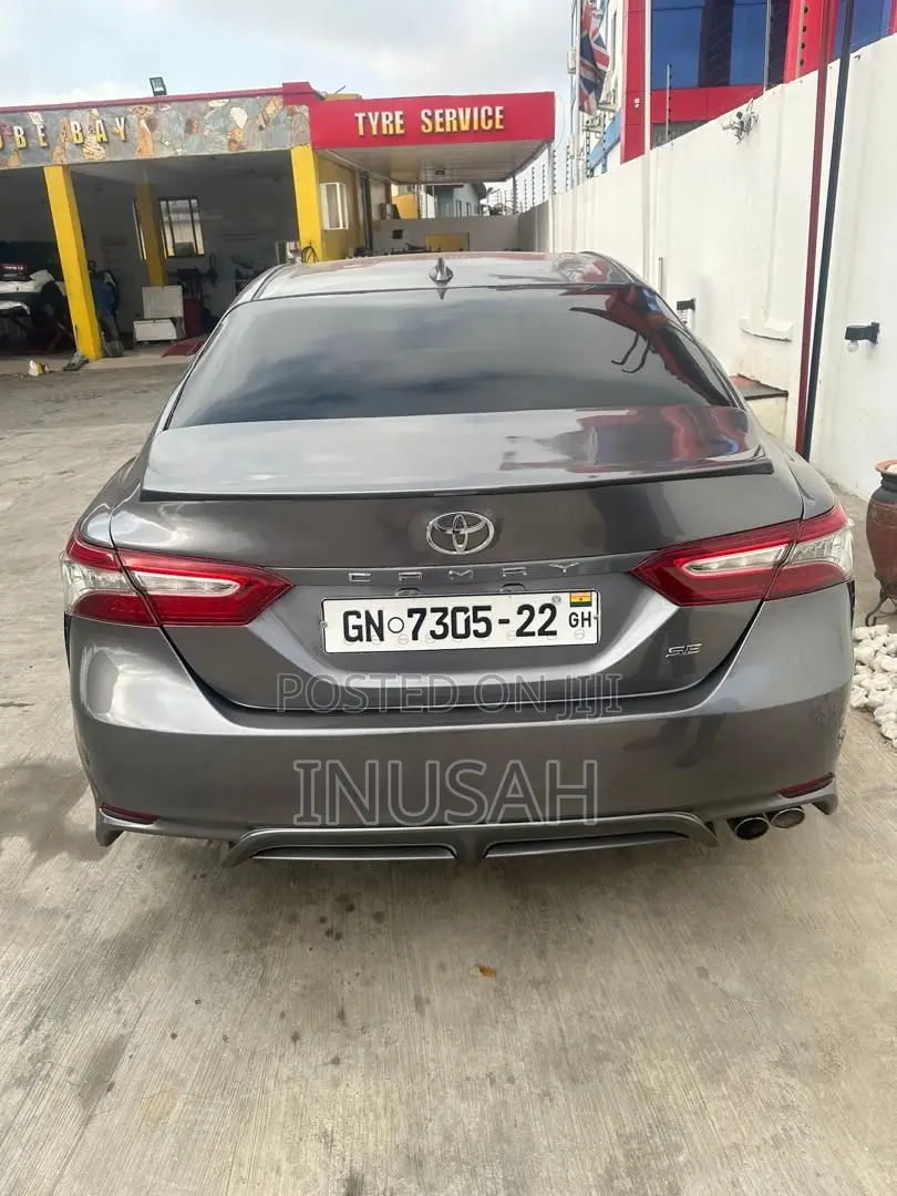 Toyota Camry SE (2.5L 4cyl 8A) 2019 Gray