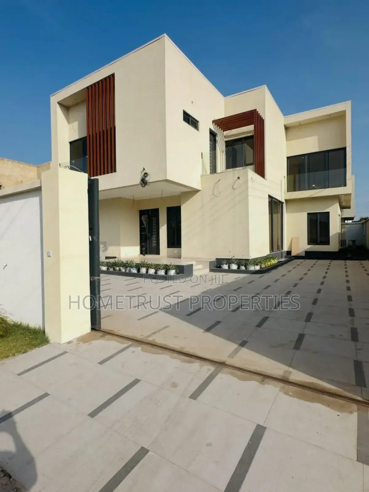 4bdrm Duplex in East Legon, American House for sale