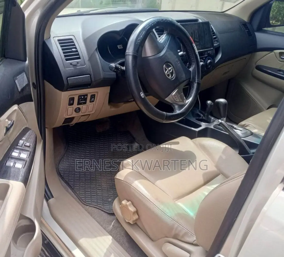 Toyota Fortuner 2015 Gold