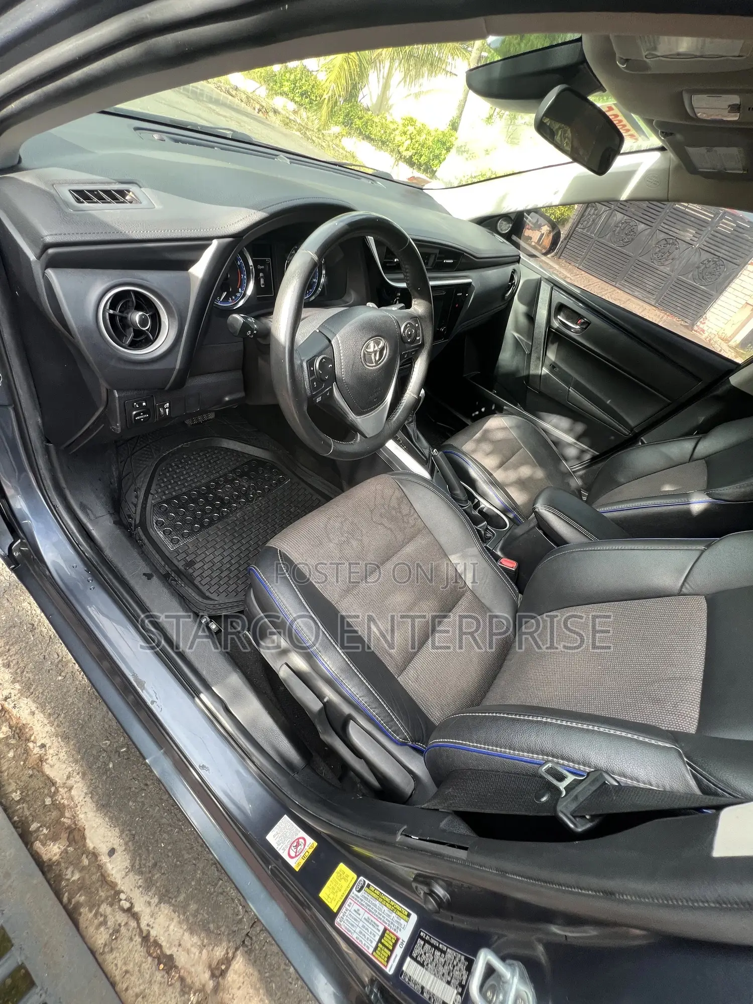 Toyota Corolla SE 4dr Sedan (1.8L 4cyl CVT) 2017 Gray