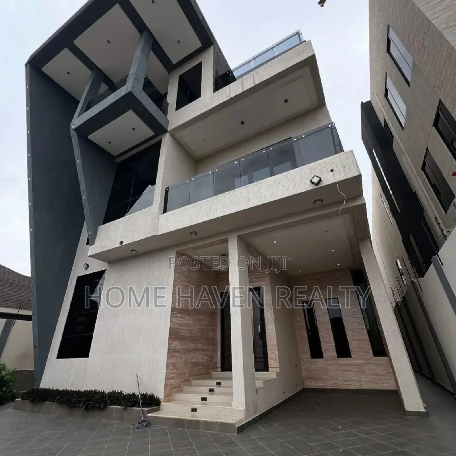 5bdrm House in East Airport, Manet Junction for sale