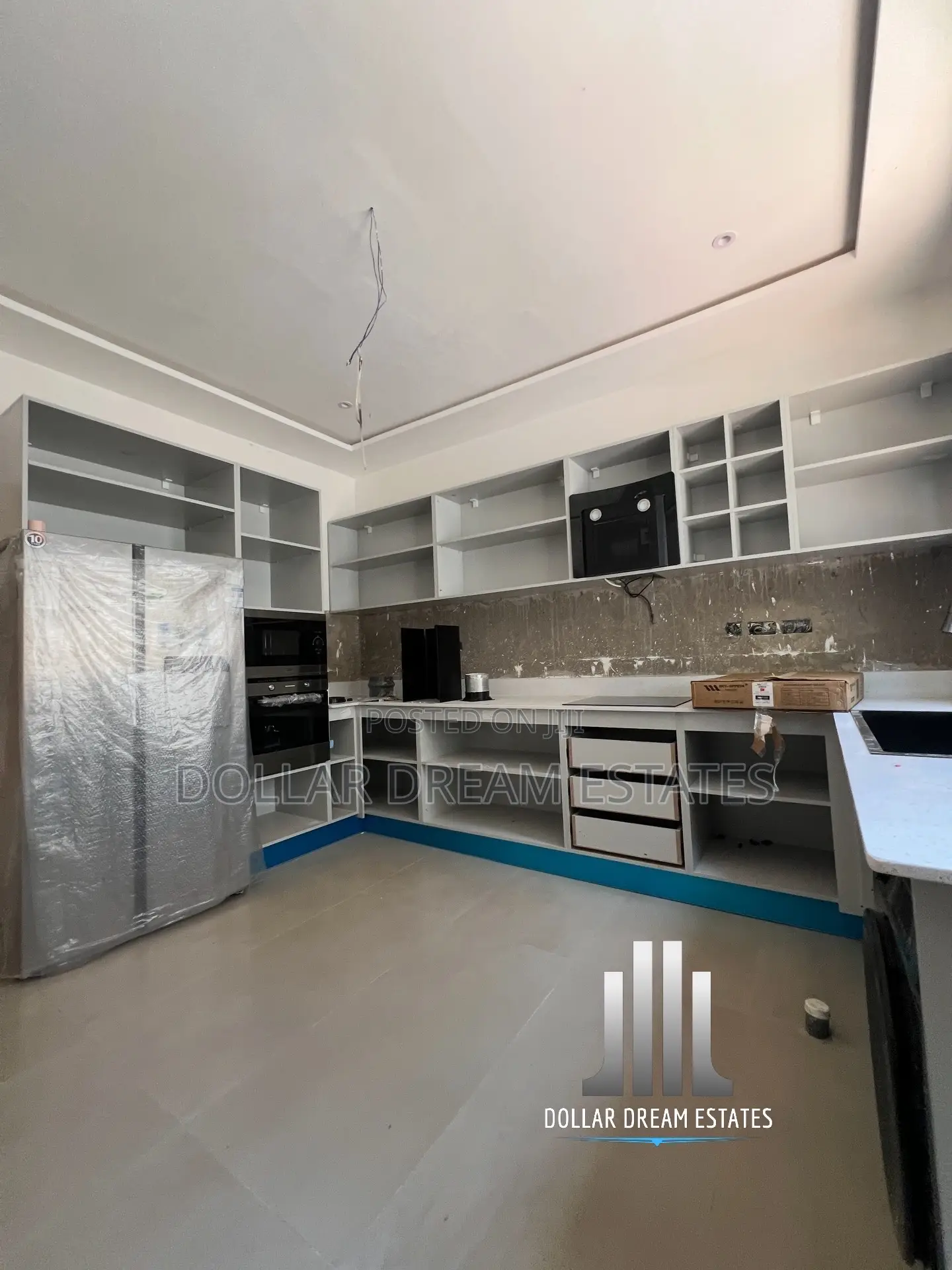 4bdrm Townhouse/Terrace in East Legon for sale