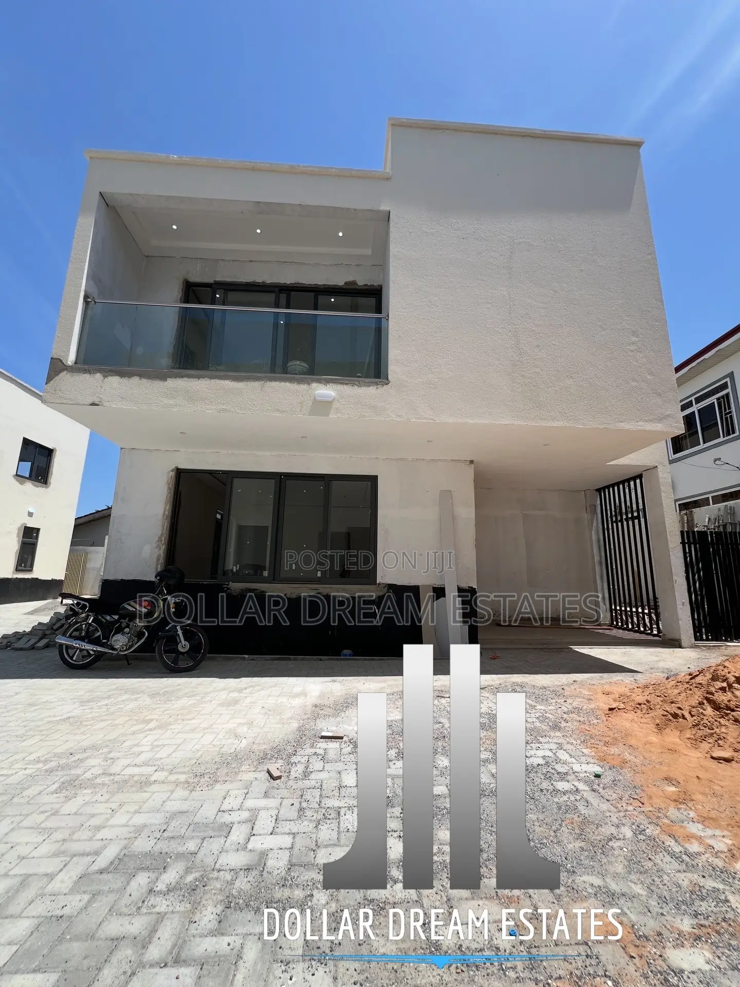 4bdrm Townhouse/Terrace in East Legon for sale